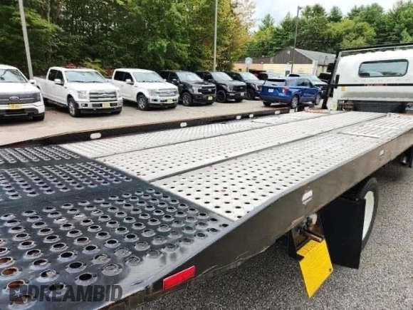 2020 Isuzu NRR IBT z VIN JALE5W163L73044XX, wystawiony jako Copart lot #48625775 z przebiegiem 132 628 mil mil oraz Czysty tytuł • Clean title. Historia ofert i sprzedaży dostępna na DreamBid. Obrazek 3.