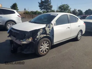 2016 Nissan Versa S z VIN 3N1CN7APXGL819486, wystawiony jako Copart lot #57828525 z przebiegiem 179 040 mil mil oraz Szkoda całkowita • Salvage title. Historia ofert i sprzedaży dostępna na DreamBid. Obrazek 1.