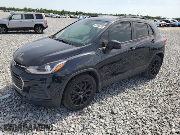 2021 Chevrolet Trax LT z VIN KL7CJLSB8MB356150, wystawiony jako Copart lot #52855555 z przebiegiem 51 781 mil mil oraz Szkoda całkowita • Salvage title. Historia ofert i sprzedaży dostępna na DreamBid. Obrazek 1.