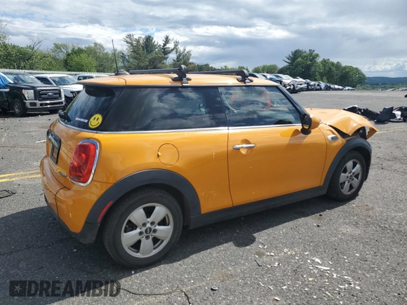 2016 MINI Hardtop with VIN WMWXP5C57G3B14701, listed as a Copart auction lot 58351545 with 111,647 mi miles and Salvage title. Bid and sale history available at DreamBid. Image 3.