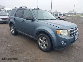 2010 Ford Escape XLT with VIN 1FMCU9D77AKD37005, listed as a IAAI auction lot 41948357 with 305,650 mi miles. Bid and sale history available at carsss.com. Image 1.