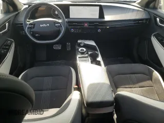 2024 Kia EV6 GT-Line z VIN KNDC44LA6R5202841, wystawiony jako Copart lot #57298405 z przebiegiem 18 mil mil oraz Szkoda całkowita • Salvage title. Historia ofert i sprzedaży dostępna na DreamBid. Obrazek 8.