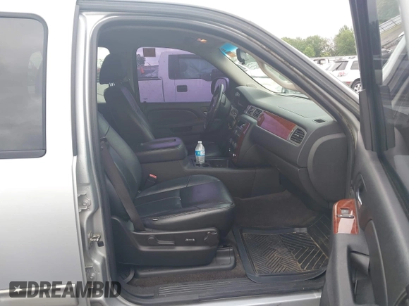 2012 Chevrolet Tahoe LS z VIN 1GNSCAE02CR308972, wystawiony jako IAAI lot #42495520 z przebiegiem 205 295 mil mil oraz . Historia ofert i sprzedaży dostępna na DreamBid. Obrazek 5.