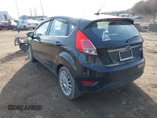 2014 Ford Fiesta Titanium z VIN 3FADP4FJXEM127644, wystawiony jako IAAI lot #41555040 z przebiegiem 107 046 mil mil oraz . Historia ofert i sprzedaży dostępna na DreamBid. Obrazek 3.