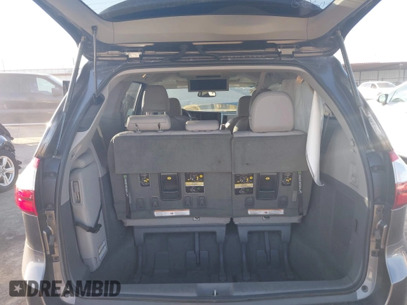 2016 Toyota Sienna XLE with VIN 5TDYK3DC6GS710062, listed as a IAAI auction lot 40953646 with 145,233 mi miles. Bid and sale history available at carsss.com. Image 8.
