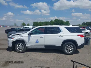 2020 Chevrolet Traverse LS z VIN 1GNERFKW8LJ262886, wystawiony jako IAAI lot #42124771 z przebiegiem 22 357 mil mil oraz . Historia ofert i sprzedaży dostępna na DreamBid. Obrazek 14.