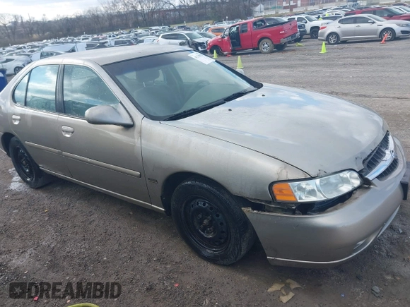 2001 Nissan Altima GXE with VIN 1N4DL01DX1C213778, listed as a IAAI auction lot 41230878 with 204,003 mi miles. Bid and sale history available at carsss.com. Image 1.