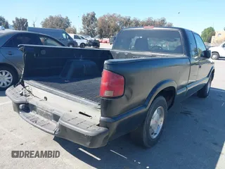 2002 GMC Sonoma SL Fleet with VIN 1GTCS19W428114964, listed as a IAAI auction lot 41840270 with 202,003 mi miles and . Bid and sale history available at DreamBid. Image 4.