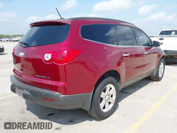 2011 Chevrolet Traverse 1LT z VIN 1GNKRGED8BJ286753, wystawiony jako IAAI lot #42107568 z przebiegiem 178 663 mil mil oraz . Historia ofert i sprzedaży dostępna na DreamBid. Obrazek 4.
