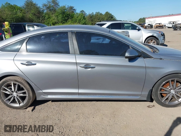 2015 Hyundai Sonata Sport z VIN 5NPE34AB4FH205255, wystawiony jako IAAI lot #42054966 z przebiegiem 201 526 mil mil oraz . Historia ofert i sprzedaży dostępna na DreamBid. Obrazek 13.