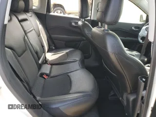 2019 Jeep Compass Latitude z VIN 3C4NJDBB4KT704264, wystawiony jako Copart lot #56062825 z przebiegiem 59 078 mil mil oraz Szkoda całkowita • Salvage title. Historia ofert i sprzedaży dostępna na DreamBid. Obrazek 10.
