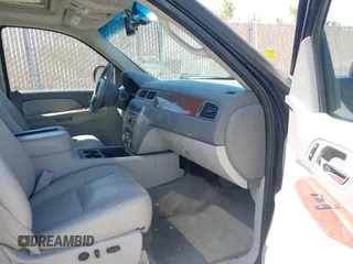 2008 GMC Sierra 1500 with VIN 1GTEK19Y98Z225605, listed as a IAAI auction lot 42216751 with 275,642 mi miles and . Bid and sale history available at DreamBid. Image 5.