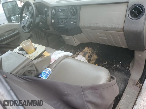 2008 Ford F-250 XL z VIN 1FTSX20518EA70245, wystawiony jako Copart lot #74318494 z przebiegiem Nie podano mil oraz Nie do naprawy • Non repairable. Historia ofert i sprzedaży dostępna na DreamBid. Obrazek 8.