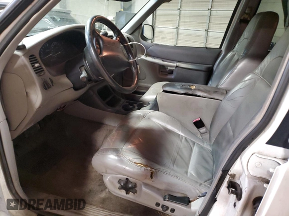 2000 Ford Explorer XLT с VIN 1FMZU83PXYZA51396, выставлен на аукционе Copart как лот 62365505 с пробегом 230 018 миль миль и Списание • Salvage title. История ставок и продаж доступна на DreamBid. Изображение 7.