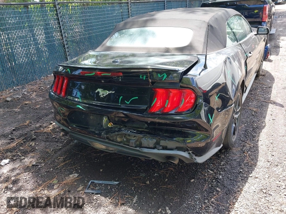 2018 Ford Mustang EcoBoost Premium z VIN 1FATP8UH4J5117856, wystawiony jako IAAI lot #42675106 z przebiegiem 110 587 mil mil oraz . Historia ofert i sprzedaży dostępna na DreamBid. Obrazek 6.
