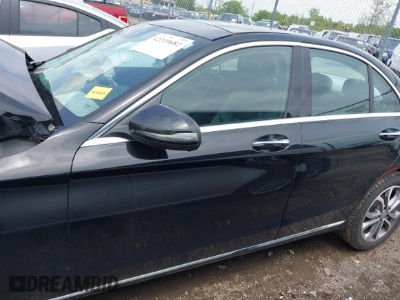 2017 Mercedes-Benz C 300 z VIN 55SWF4KB2HU204406, wystawiony jako IAAI lot #42219682 z przebiegiem 138 399 mil mil oraz . Historia ofert i sprzedaży dostępna na DreamBid. Obrazek 14.