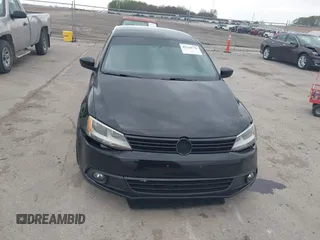 2014 Volkswagen Jetta SE z VIN 3VWD17AJ7EM388375, wystawiony jako IAAI lot #42144779 z przebiegiem 104 801 mil mil oraz . Historia ofert i sprzedaży dostępna na DreamBid. Obrazek 13.