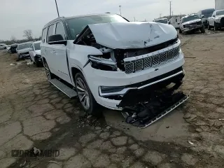 2023 Jeep Grand Wagoneer z VIN 1C4SJVEJ4PS550269, wystawiony jako Copart lot #52693175 z przebiegiem 9 915 mil mil oraz Szkoda całkowita • Salvage title. Historia ofert i sprzedaży dostępna na DreamBid. Obrazek 11.