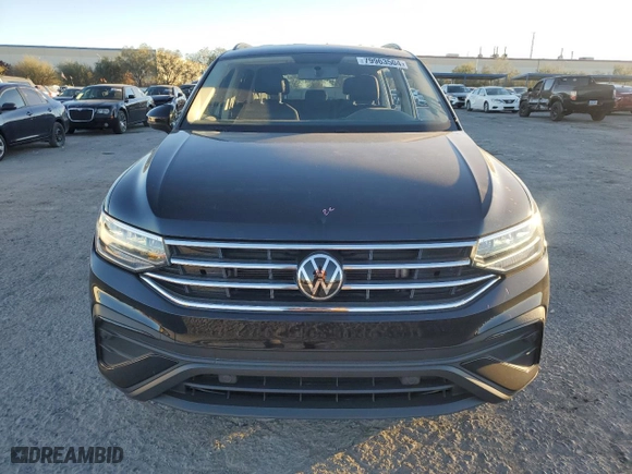 2022 Volkswagen Tiguan S with VIN 3VV1B7AX9NM117827, listed as a Copart auction lot 79963504 with 42,546 mi miles and Salvage Title. Bid and sale history available at carsss.com. Image 5.