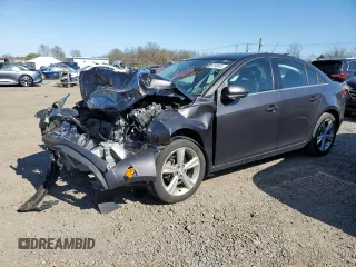 2014 Chevrolet Cruze 2LT z VIN 1G1PE5SB9E7326561, wystawiony jako Copart lot #52629845 z przebiegiem Nie podano mil oraz Szkoda całkowita • Salvage title. Historia ofert i sprzedaży dostępna na DreamBid. Obrazek 1.