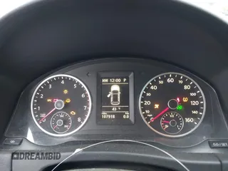 2011 Volkswagen Tiguan SEL w/Premium Navi z VIN WVGAV7AXXBW000903, wystawiony jako IAAI lot #40965481 z przebiegiem 107 918 mil mil oraz . Historia ofert i sprzedaży dostępna na DreamBid. Obrazek 7.