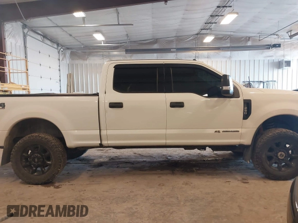 2017 Ford F-250 Lariat z VIN 1FT7W2BTXHEC81609, wystawiony jako IAAI lot #41497213 z przebiegiem 176 644 mil mil oraz . Historia ofert i sprzedaży dostępna na DreamBid. Obrazek 14.