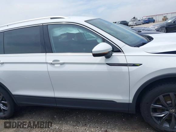 2022 Volkswagen Tiguan SE with VIN 3VV3B7AX3NM176770, listed as a IAAI auction lot 42114378 with 37,448 mi miles and . Bid and sale history available at DreamBid. Image 14.