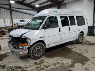 2005 GMC Savana Cargo Van YF7 Upfitter with VIN 1GDFG15T351212872, listed as a Copart auction lot 43239545 with 163,499 mi miles and Salvage Title. Bid and sale history available at carsss.com. Image 1.
