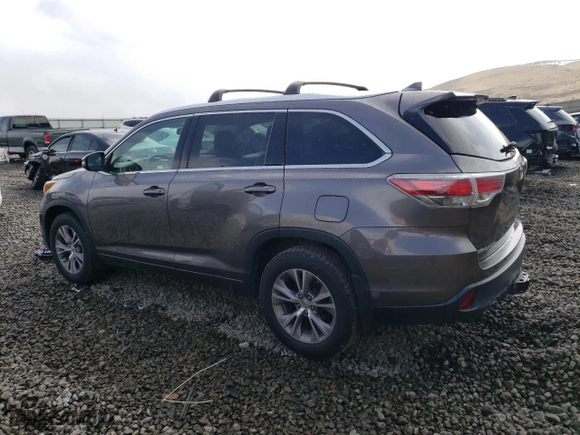 2015 Toyota Highlander XLE with VIN 5TDJKRFH3FS103323, listed as a Copart auction lot 51190165 with 206,845 mi miles and Clean Title. Bid and sale history available at carsss.com. Image 2.