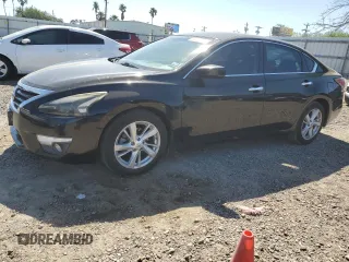 2015 Nissan Altima SV z VIN 1N4AL3AP0FC241787, wystawiony jako Copart lot #52039465 z przebiegiem 158 922 mil mil oraz Tytuł czysty. Historia ofert i sprzedaży dostępna na DreamBid. Obrazek 1.