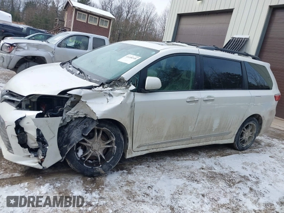 2018 Toyota Sienna XLE with VIN 5TDDZ3DC2JS191352, listed as a IAAI auction lot 41458248 with 143,664 mi miles. Bid and sale history available at carsss.com. Image 15.