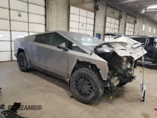 2024 Tesla Cybertruck z VIN 7G2CEHEDXRA010522, wystawiony jako Copart lot #43239515 z przebiegiem Nie podano mil oraz Szkoda całkowita • Salvage title. Historia ofert i sprzedaży dostępna na DreamBid. Obrazek 4.