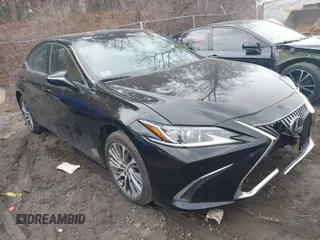 2020 Lexus ES with VIN 58ADZ1B16LU075774, listed as a IAAI auction lot 41659318 with 38,796 mi miles. Bid and sale history available at carsss.com. Image 1.