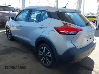 2020 Nissan Kicks SV z VIN 3N1CP5CV2LL538187, wystawiony jako IAAI lot #42225191 z przebiegiem 41 901 mil mil oraz . Historia ofert i sprzedaży dostępna na DreamBid. Obrazek 3.