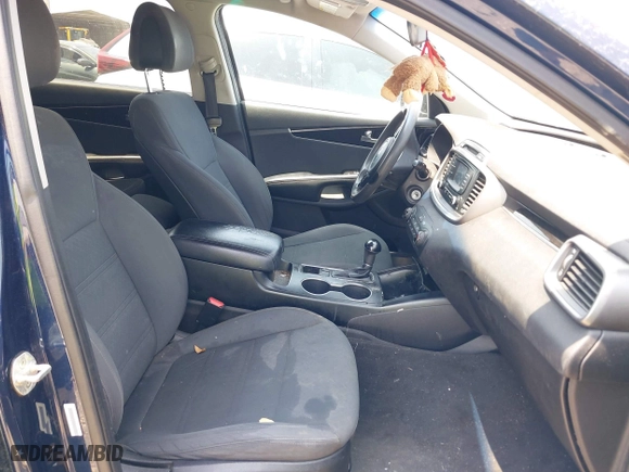 2016 Kia Sorento LX with VIN 5XYPG4A50GG011189, listed as a IAAI auction lot 39441270 with 216,890 mi miles. Bid and sale history available at carsss.com. Image 5.
