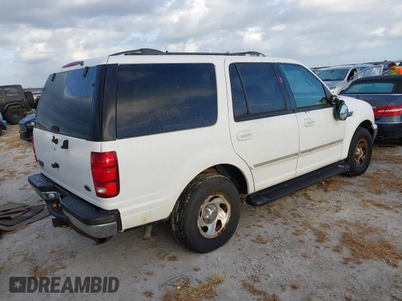 2000 Ford Expedition XLT with VIN 1FMRU1563YLA49729, listed as a IAAI auction lot 40613084 with 1 mi miles. Bid and sale history available at carsss.com. Image 4.