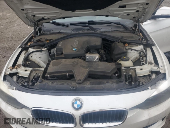 2015 BMW 3 Series 328i xDrive с VIN WBA3B5G57FNS14661, выставлен на аукционе Copart как лот 61301435 с пробегом 94 905 миль миль и Списание • Salvage title. История ставок и продаж доступна на DreamBid. Изображение 11.