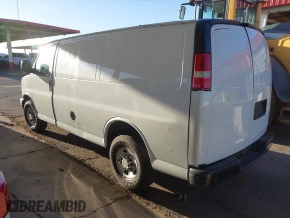 2011 Chevrolet Express Cargo z VIN 1GCWGFCG6B1120481, wystawiony jako IAAI lot #42218197 z przebiegiem 204 375 mil mil oraz . Historia ofert i sprzedaży dostępna na DreamBid. Obrazek 3.