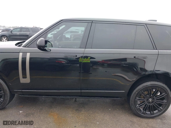2025 Land Rover Range Rover SE with VIN SALKPBFU5SA280904, listed as a IAAI auction lot 41403571 with 547 mi miles. Bid and sale history available at carsss.com. Image 15.