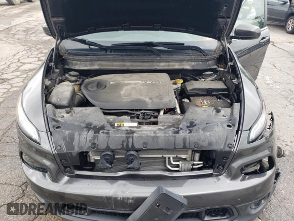 2017 Jeep Cherokee Latitude z VIN 1C4PJMCS6HW656227, wystawiony jako Copart lot #56210775 z przebiegiem 98 770 mil mil oraz Szkoda całkowita • Salvage title. Historia ofert i sprzedaży dostępna na DreamBid. Obrazek 12.