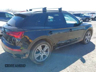 2025 Audi Q5 S line Premium z VIN WA1GAAFY7S2022643, wystawiony jako IAAI lot #41881316 z przebiegiem 8367 mil mil oraz . Historia ofert i sprzedaży dostępna na DreamBid. Obrazek 4.