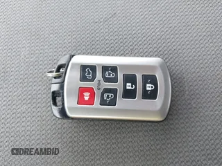 2020 Toyota Sienna XLE z VIN 5TDDZ3DC4LS232650, wystawiony jako IAAI lot #42332566 z przebiegiem 141 971 mil mil oraz . Historia ofert i sprzedaży dostępna na DreamBid. Obrazek 11.