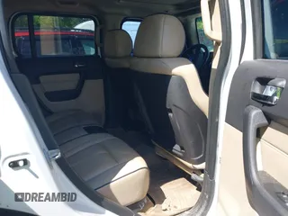 2007 Hummer H3 SUV with VIN 5GTDN13E978105558, listed as a IAAI auction lot 42175911 with 126,439 mi miles and . Bid and sale history available at DreamBid. Image 8.