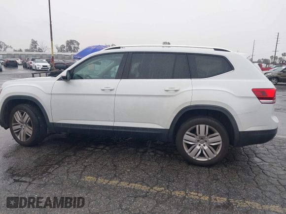 2019 Volkswagen Atlas SE z VIN 1V2WR2CA8KC504134, wystawiony jako IAAI lot #41700050 z przebiegiem 97 047 mil mil oraz . Historia ofert i sprzedaży dostępna na DreamBid. Obrazek 14.