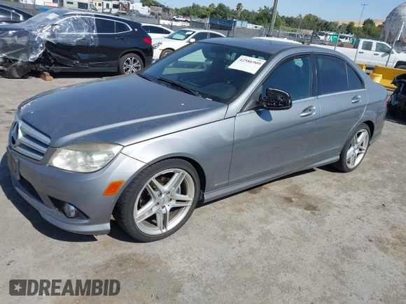 2008 Mercedes-Benz C 300 Sport z VIN WDDGF54X78R027209, wystawiony jako IAAI lot #42586909 z przebiegiem 146 867 mil mil oraz . Historia ofert i sprzedaży dostępna na DreamBid. Obrazek 2.