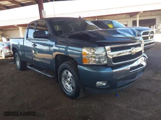 2011 Chevrolet Silverado 1500 LT with VIN 1GCRCSE06BZ150373, listed as a IAAI auction lot 41760988 with 118,941 mi miles. Bid and sale history available at carsss.com. Image 1.