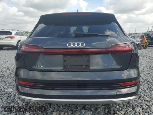 2019 Audi e-tron Premium Plus z VIN WA1LAAGE8KB024694, wystawiony jako Copart lot #54429195 z przebiegiem 46 534 mil mil oraz Szkoda całkowita • Salvage title. Historia ofert i sprzedaży dostępna na DreamBid. Obrazek 6.