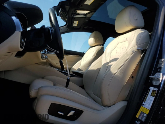 2019 BMW 5 Series 530e xDrive with VIN WBAJB1C51KB376996, listed as a Copart auction lot 52581175 with 42,369 mi miles and Salvage title. Bid and sale history available at DreamBid. Image 7.