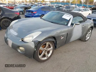 2006 Pontiac Solstice z VIN 1G2MB35B36Y119456, wystawiony jako IAAI lot #41850695 z przebiegiem 135 911 mil mil oraz . Historia ofert i sprzedaży dostępna na DreamBid. Obrazek 2.