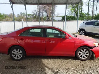 2008 Toyota Camry LE z VIN 4T1BK46KX8U054702, wystawiony jako IAAI lot #42116221 z przebiegiem 137 644 mil mil oraz . Historia ofert i sprzedaży dostępna na DreamBid. Obrazek 12.